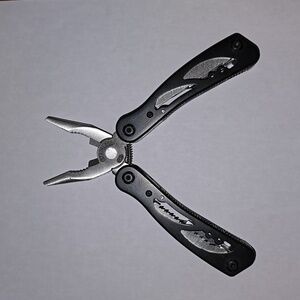 Knife for outdoor indoor use like new